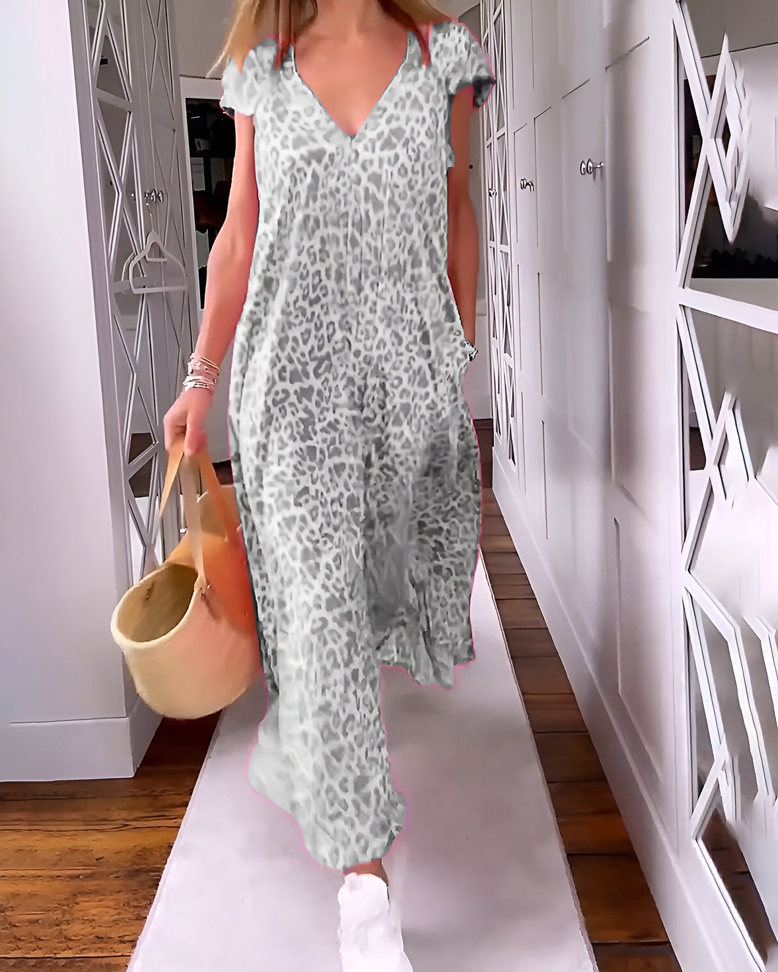 Véronique – Sukienka maxi | Damska | Dekolt w serek, wzór animalier, luźny krój | Wyrazisty print | IVY&CO