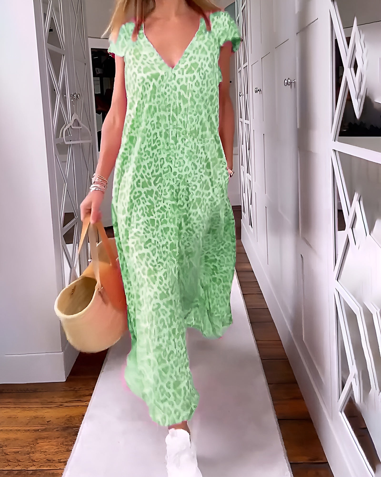 Véronique – Sukienka maxi | Damska | Dekolt w serek, wzór animalier, luźny krój | Wyrazisty print | IVY&CO