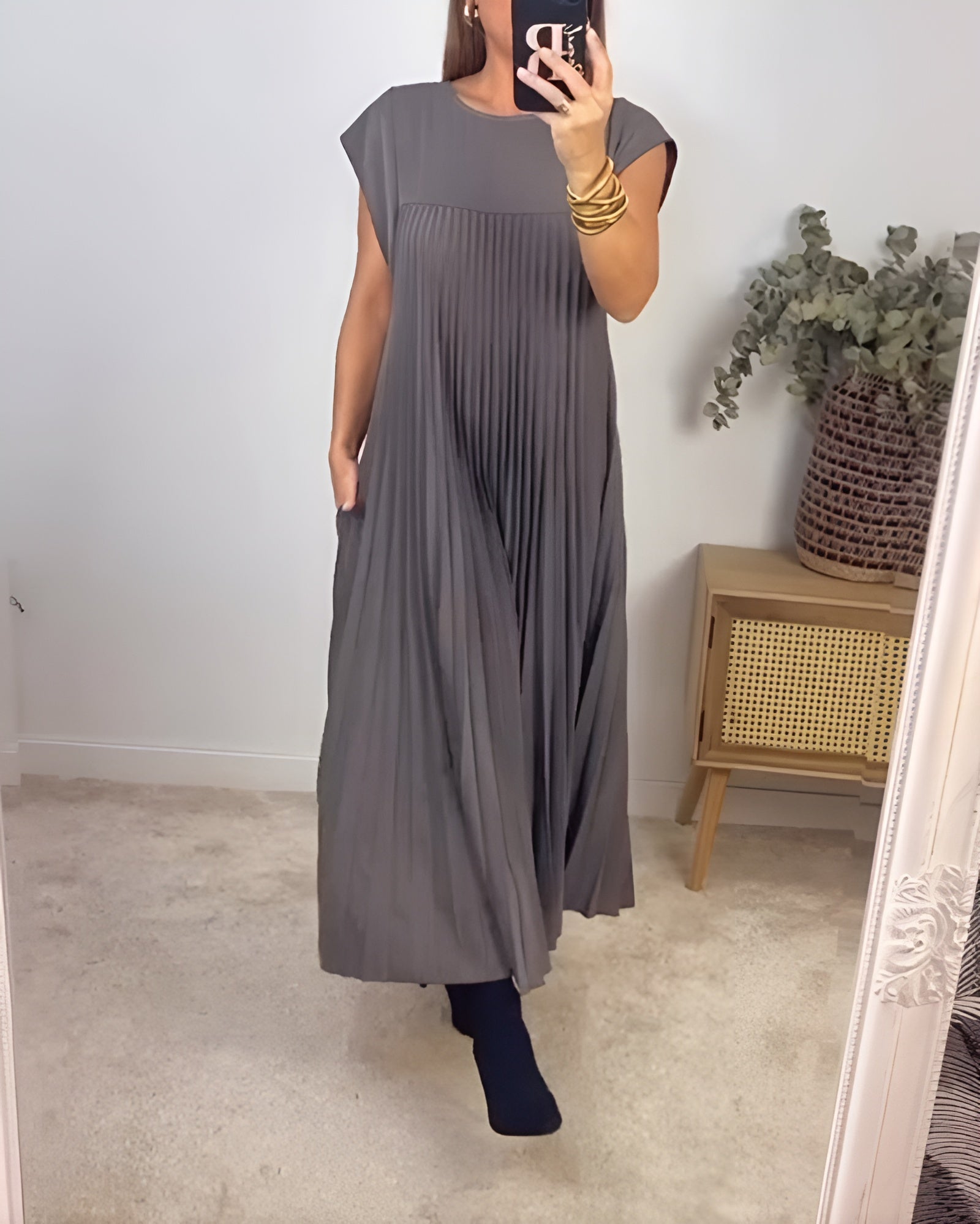 Simone – Sukienka | Damska | Plisowana, bez rękawów, lekki fason | Jasny odcień | Lekki i oddychający materiał | IVY&CO