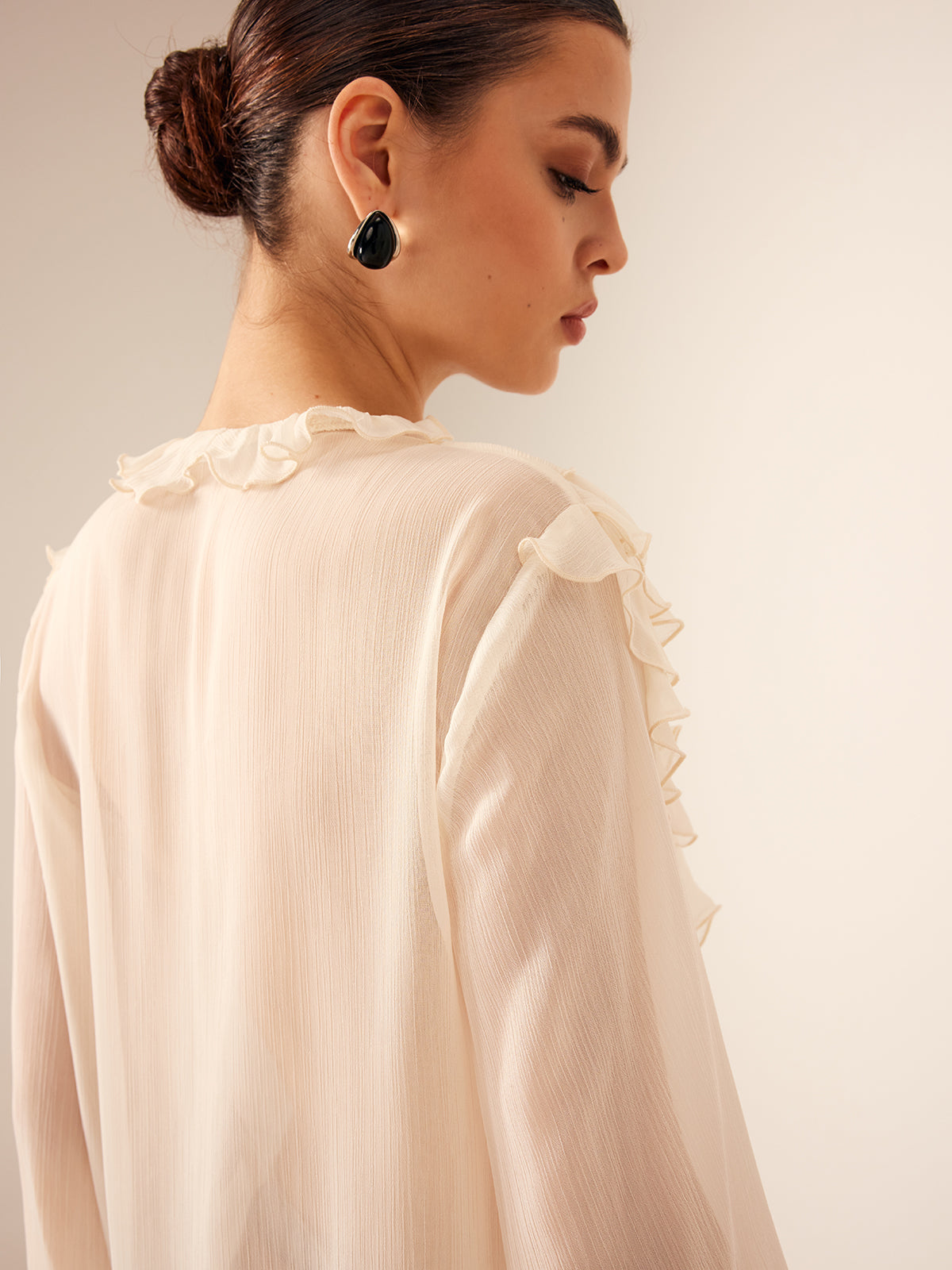 Cienka bluzka z falbanami z chiffon