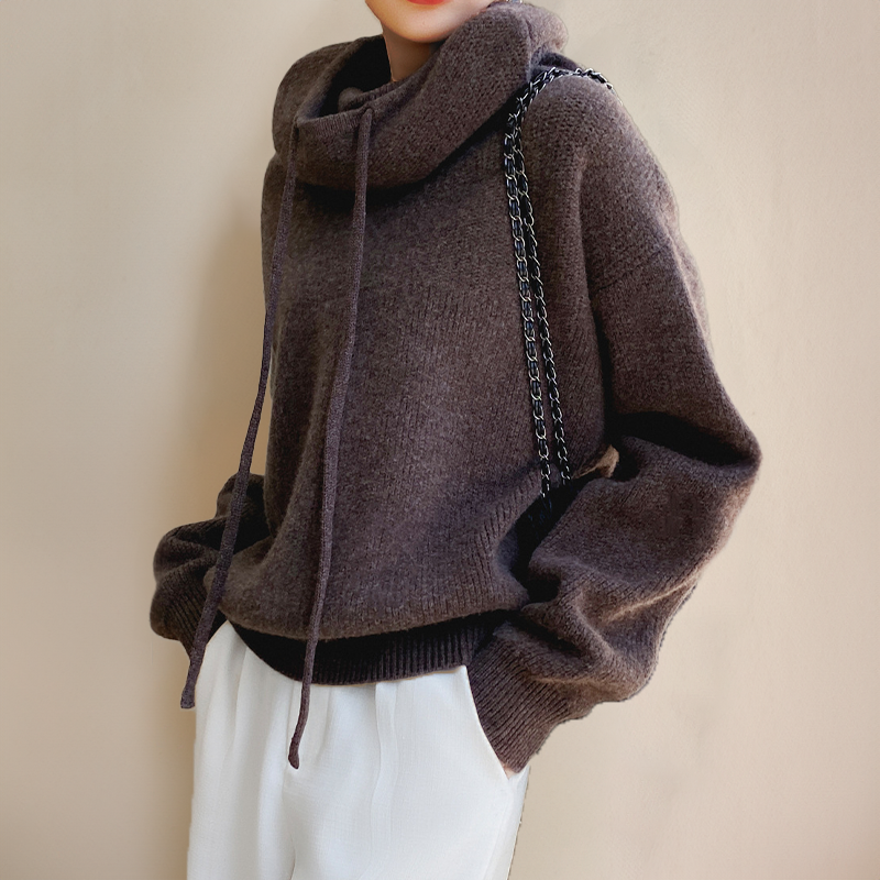 Teofila - Elegancki sweter z golfem