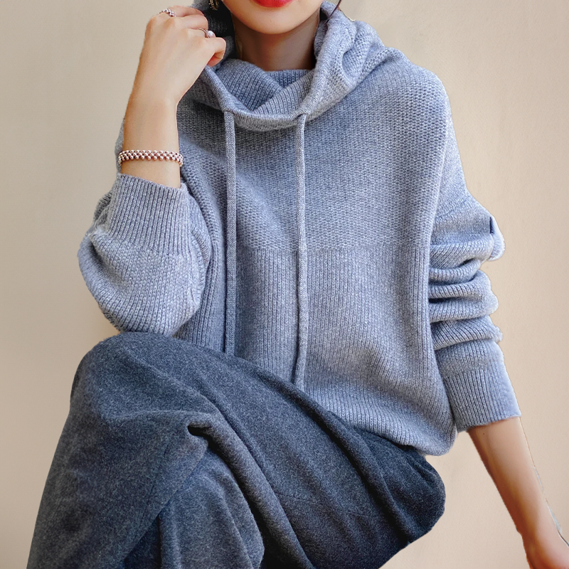 Teofila - Elegancki sweter z golfem