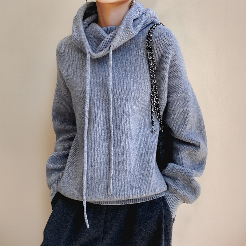 Teofila - Elegancki sweter z golfem