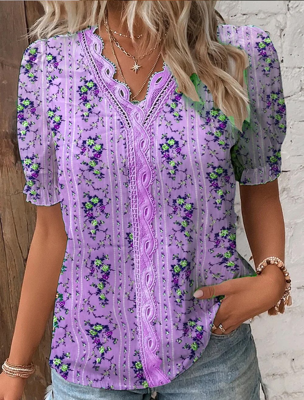 Jolene – Elegancka Bluzka z Koronki z Dekoltem w Serek